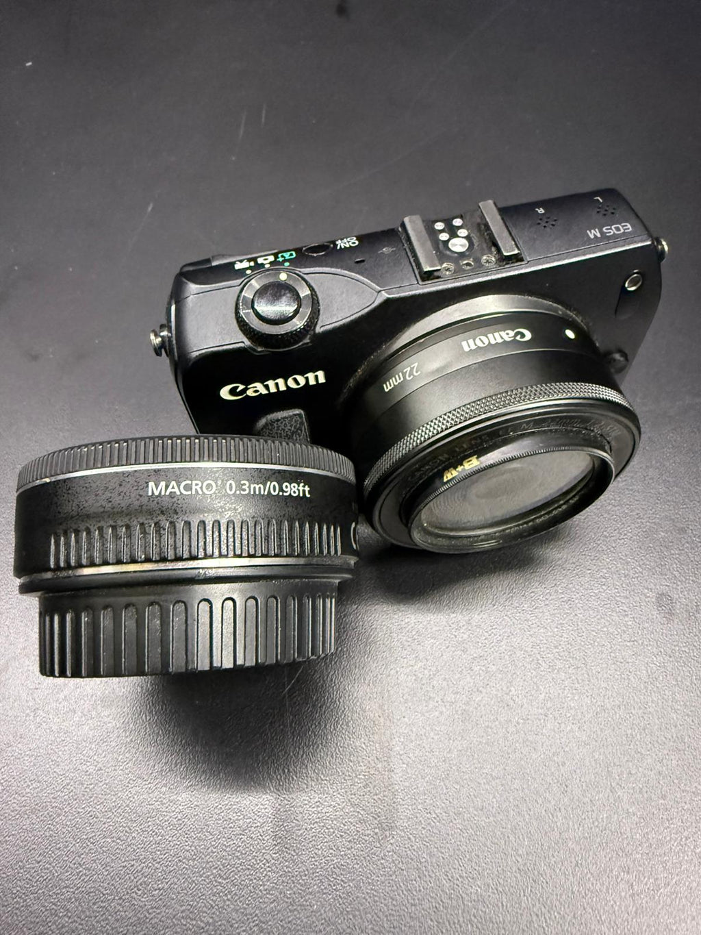 Canon EOS M + Obiectiv Canon 40mm