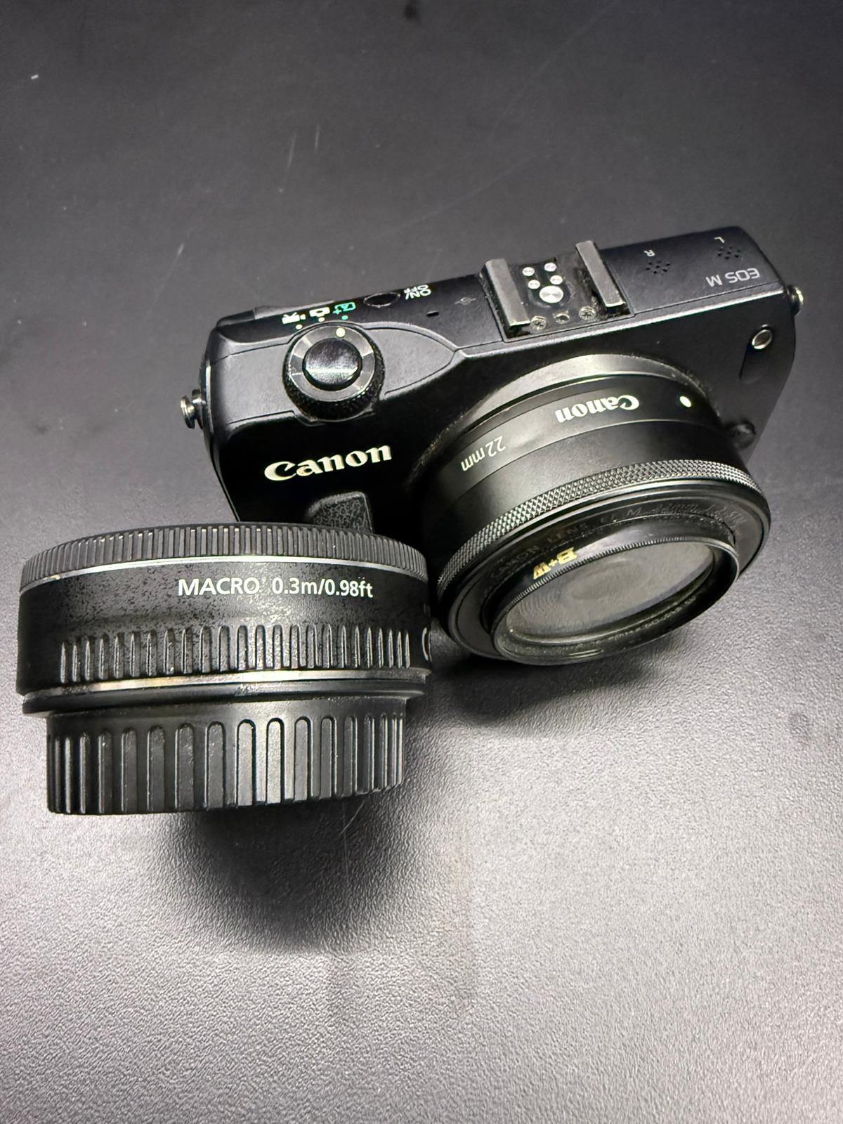 Canon EOS M + Obiectiv Canon 40mm