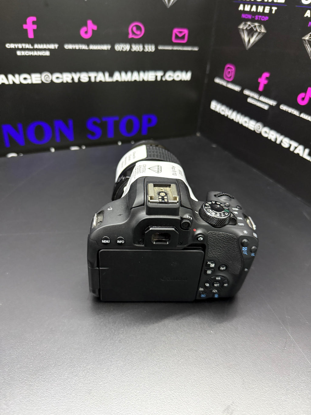 Canon EOS 800D + Obiectiv Canon Ultrasonic 100mm