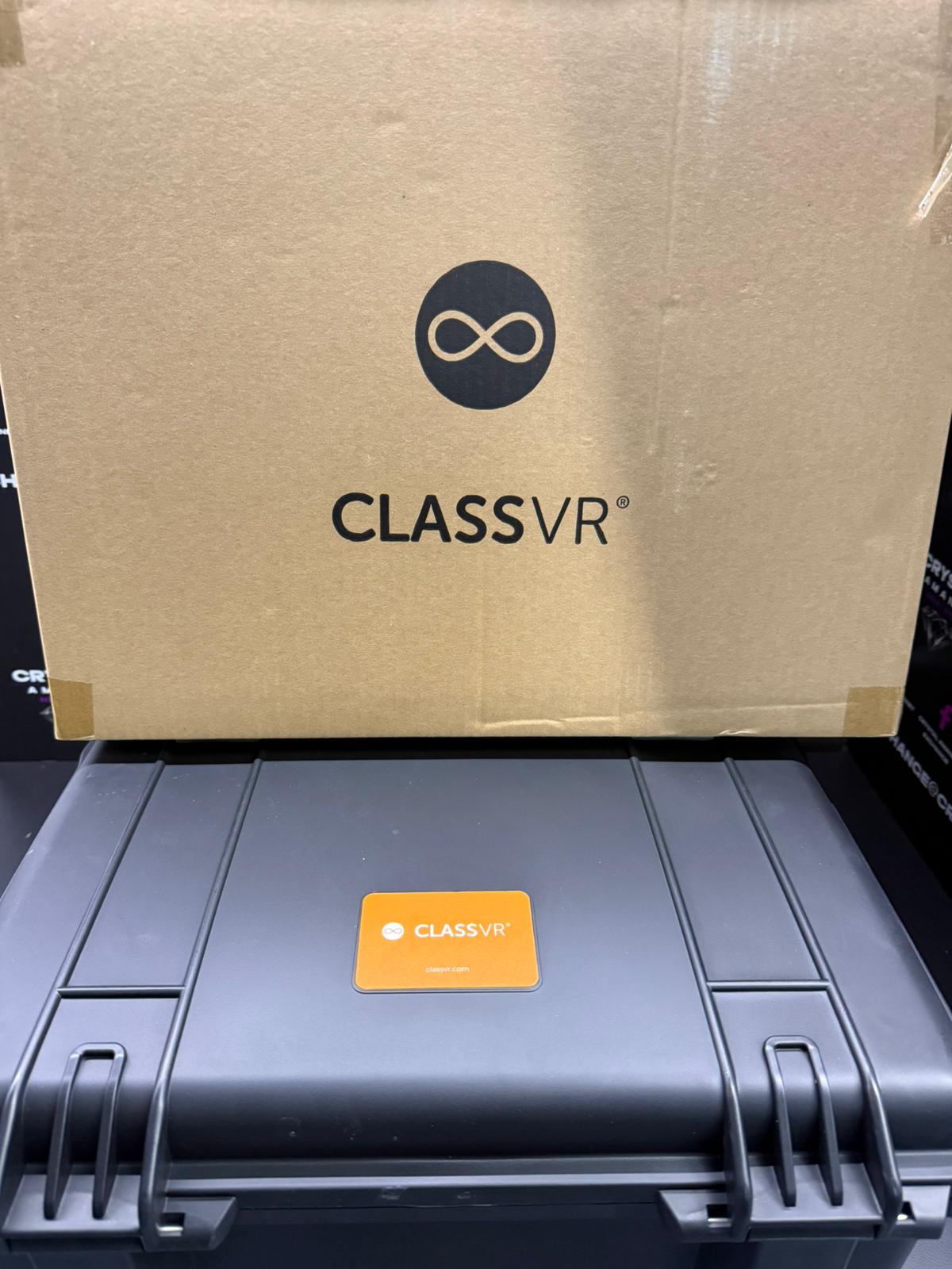 Ochelari ClassVR Premium Classroom Kit Nou - 4 utilizatori