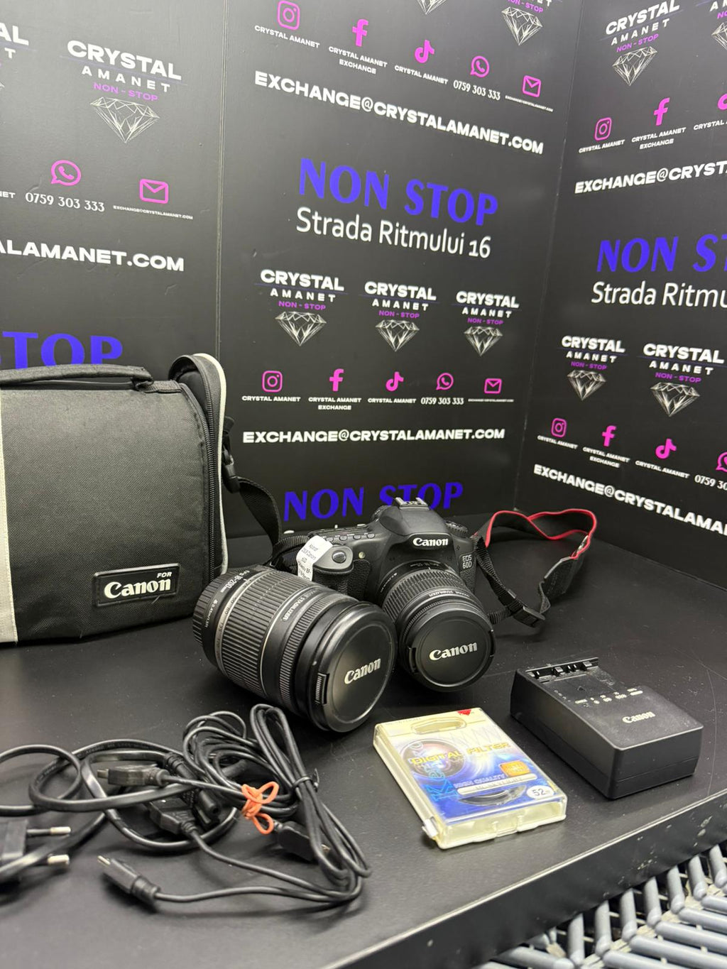 Aparat DSLR Canon EOS 60D + Obiectiv EF-S 18-55mm, Obiectiv EF-S 18-200mm